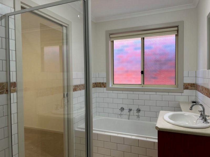 2/2 Cooper Street, Hoppers Crossing VIC 3029