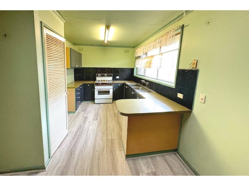 13 First Avenue, Melton South VIC 3338