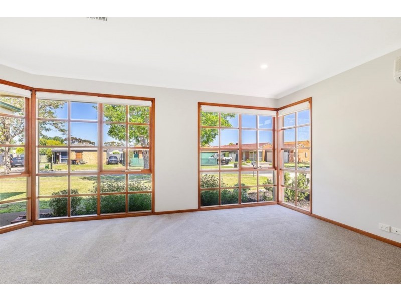 12 Hungerford Drive, Brookfield VIC 3338