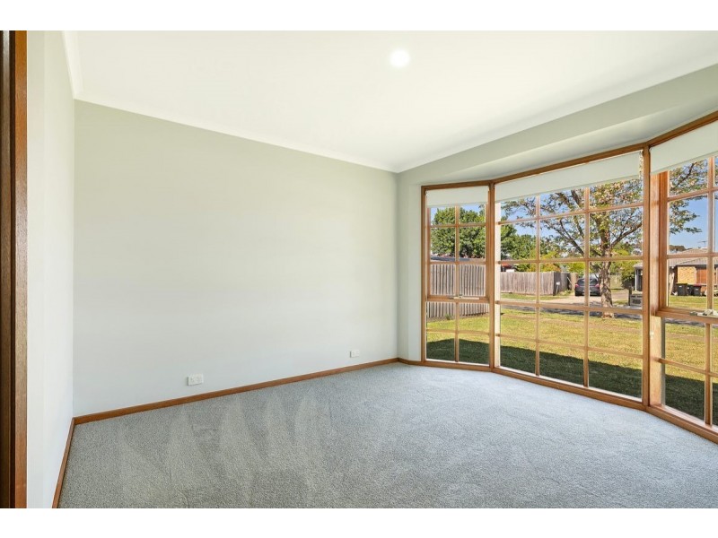 12 Hungerford Drive, Brookfield VIC 3338