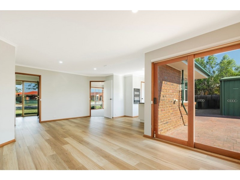 12 Hungerford Drive, Brookfield VIC 3338