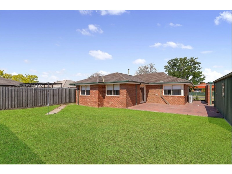12 Hungerford Drive, Brookfield VIC 3338