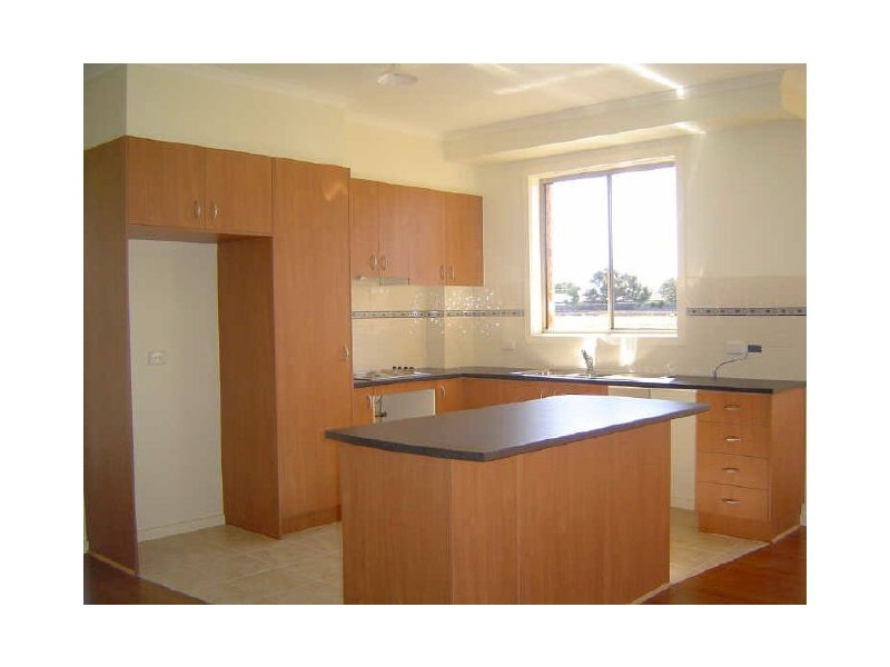 1/4 Georgia Crescent, Werribee VIC 3030