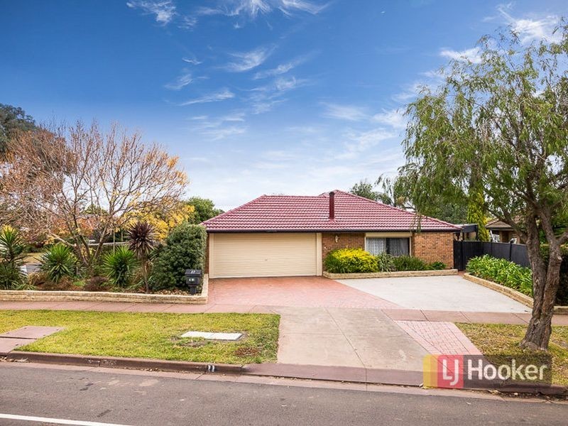 11 Parklands Grove, Werribee VIC 3030