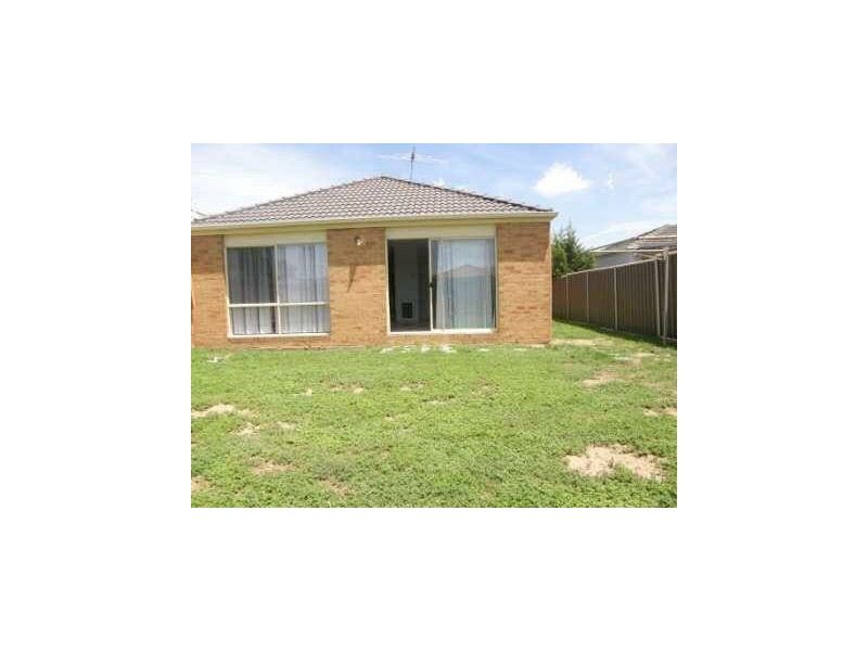 100 Rosella Ave, Werribee VIC 3030