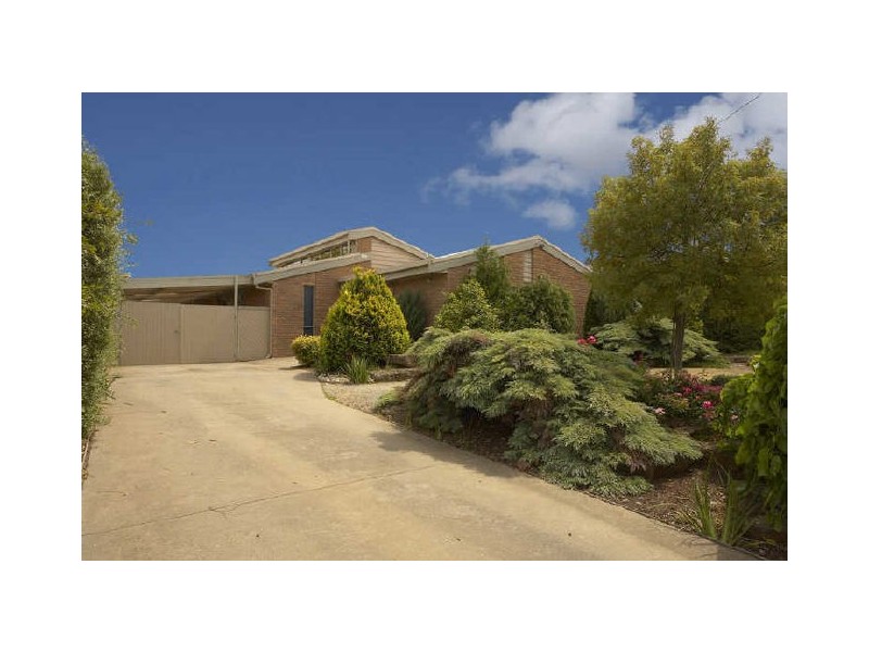24 Lyall Drive, Werribee VIC 3030