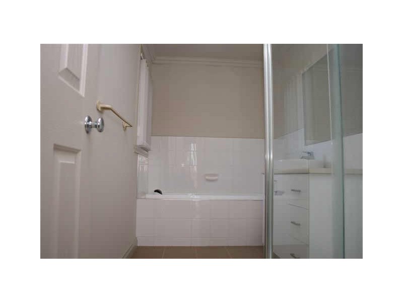 1/99 Thames Boulevard, Werribee VIC 3030