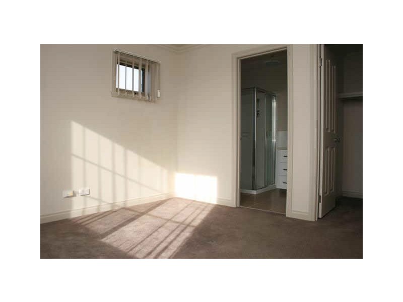 1/99 Thames Boulevard, Werribee VIC 3030