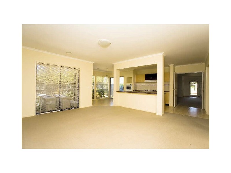 8 Thomas Carr Drive, Tarneit VIC 3029