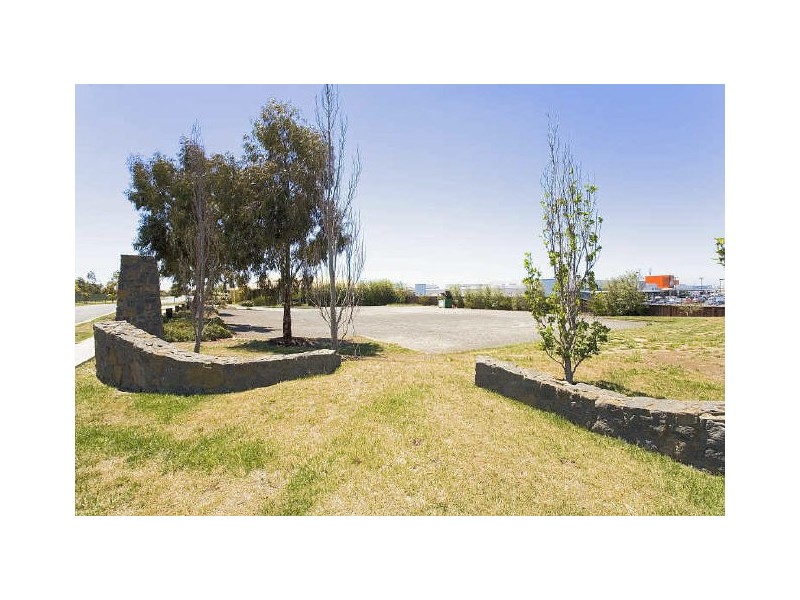 8 Thomas Carr Drive, Tarneit VIC 3029