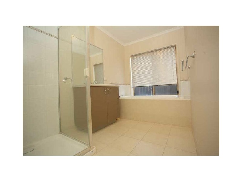 10 Maclarens Close, Wyndham Vale VIC 3024