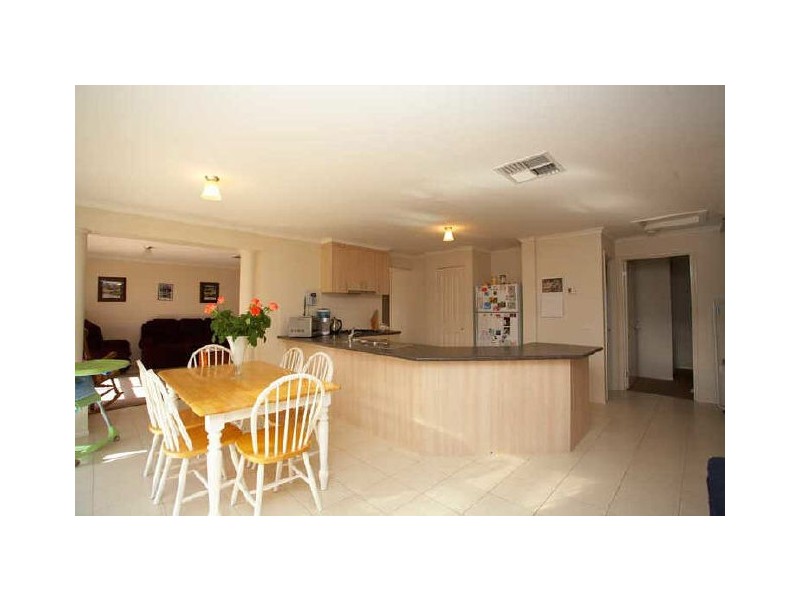 10 Maclarens Close, Wyndham Vale VIC 3024