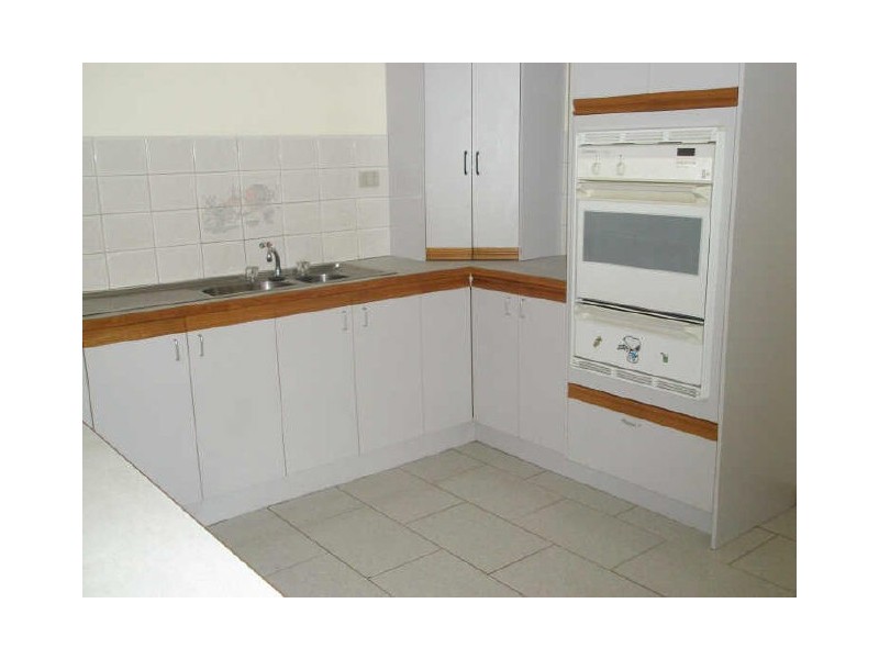 2/14 Hotham Crescent, Hoppers Crossing VIC 3029