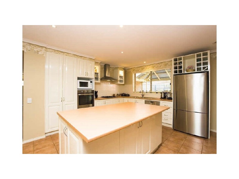 10 Dartmouth Close, Wyndham Vale VIC 3024