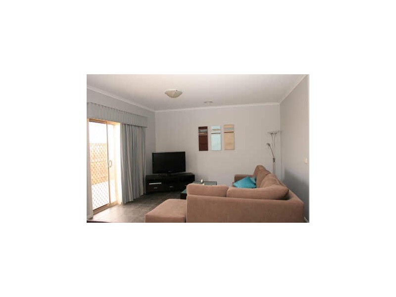 2/15 Cootamundra Crt, Werribee VIC 3030