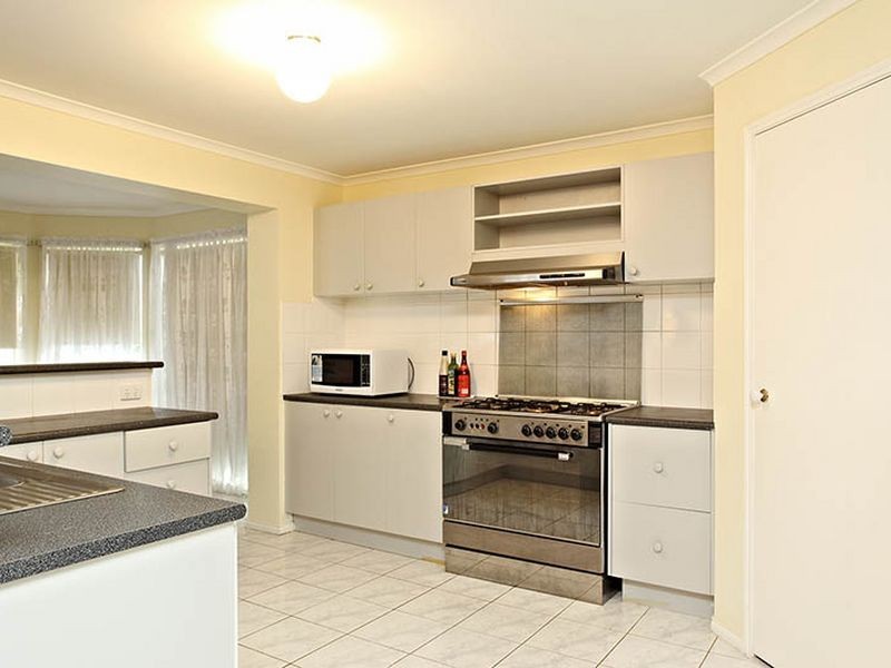 2 Regency Terrace, Hoppers Crossing VIC 3029