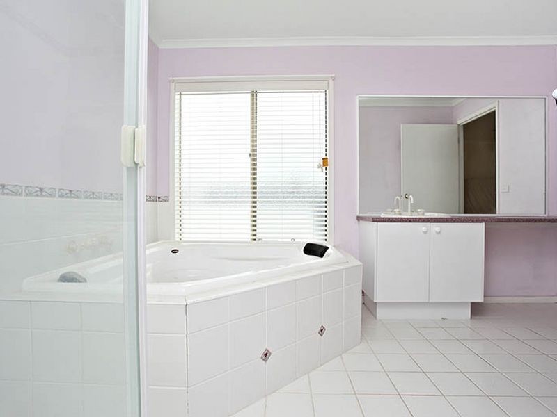 2 Regency Terrace, Hoppers Crossing VIC 3029