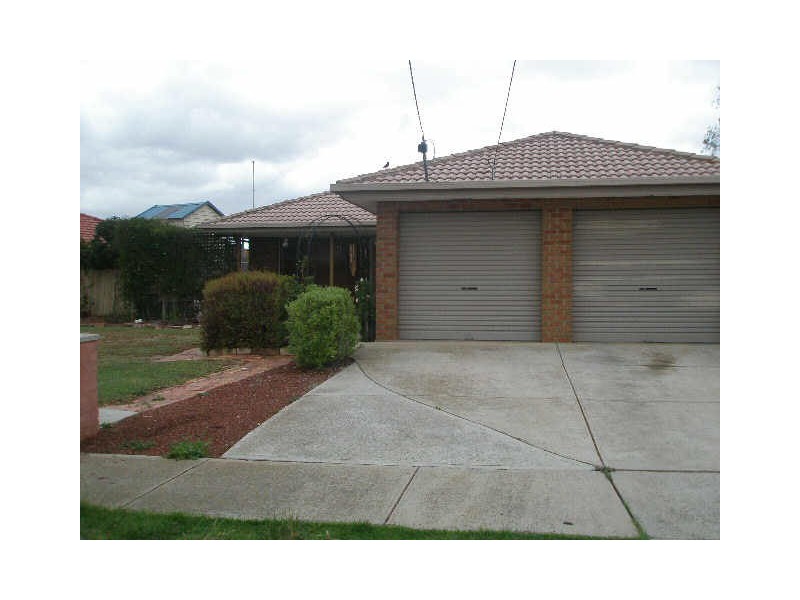 64 Iluka Drive, Werribee VIC 3030