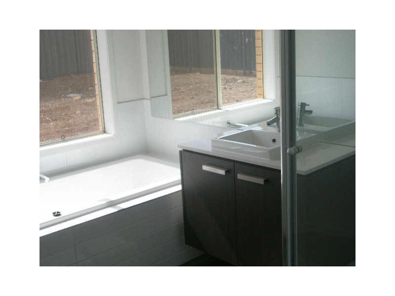 6 Murdeduke Crescent, Wyndham Vale VIC 3024