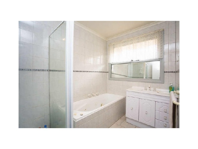 125 Cambridge Crescent, Werribee VIC 3030