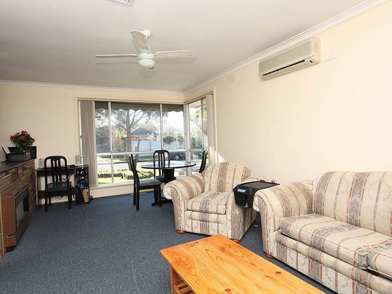 33 Moffatt Crescent, Hoppers Crossing VIC 3029