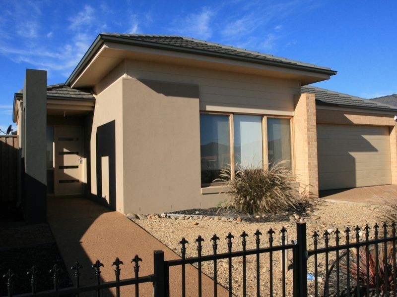 8 Emma Drive, Tarneit VIC 3029
