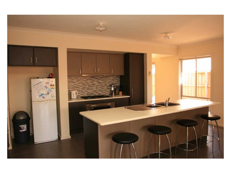 8 Emma Drive, Tarneit VIC 3029
