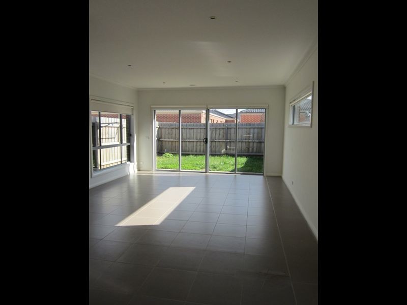 2/33 Memphis Drive, Truganina VIC 3029