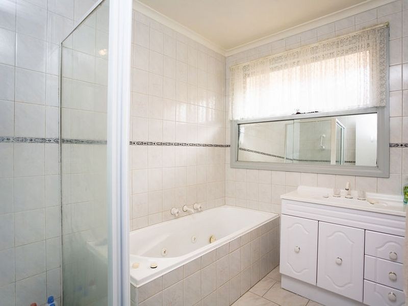 125 Cambridge Crescent, Werribee VIC 3030