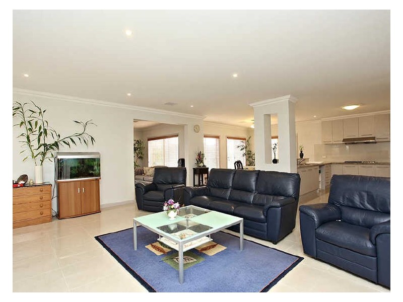 8 Azure Drive, Tarneit VIC 3029