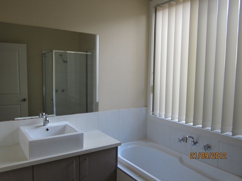2/6 Horseshoe Circuit, Truganina VIC 3029