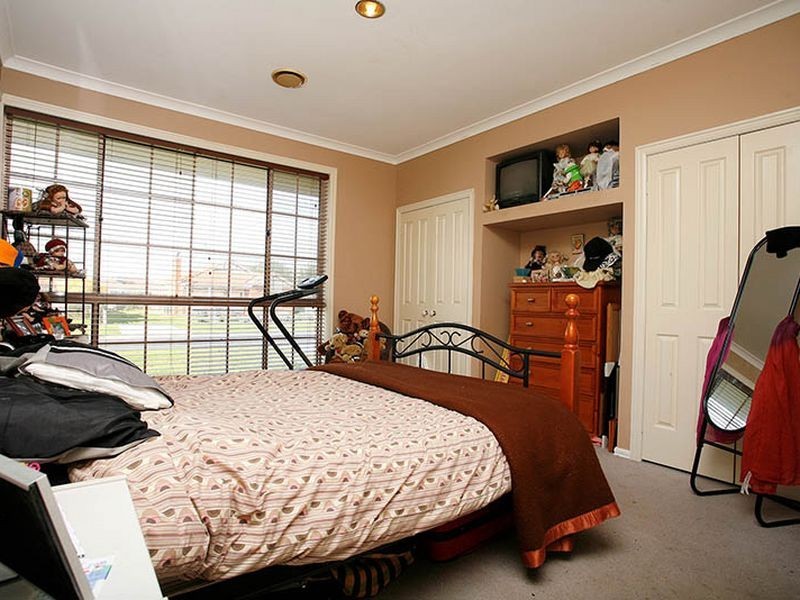 17 Maple Crescent, Hoppers Crossing VIC 3029