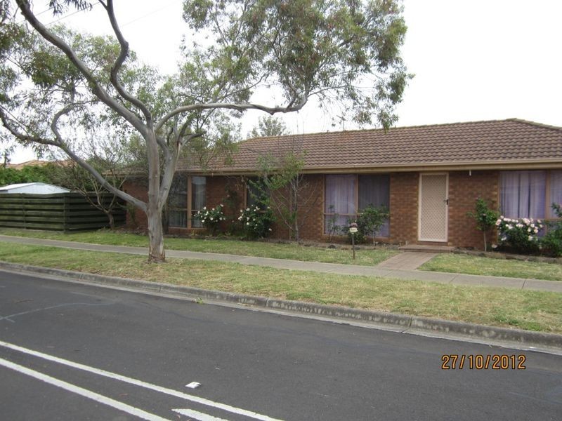 35 Kathleen Crescent, Hoppers Crossing VIC 3029