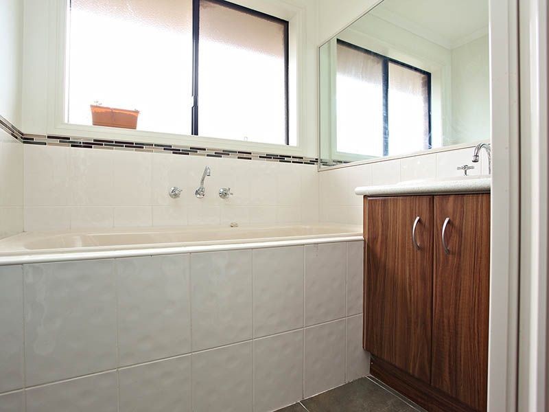 10 Gosford Road, Wyndham Vale VIC 3024