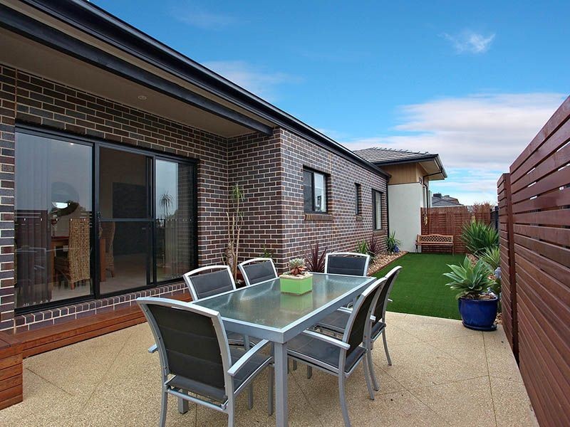 6 Whyalla Gardens, Tarneit VIC 3029