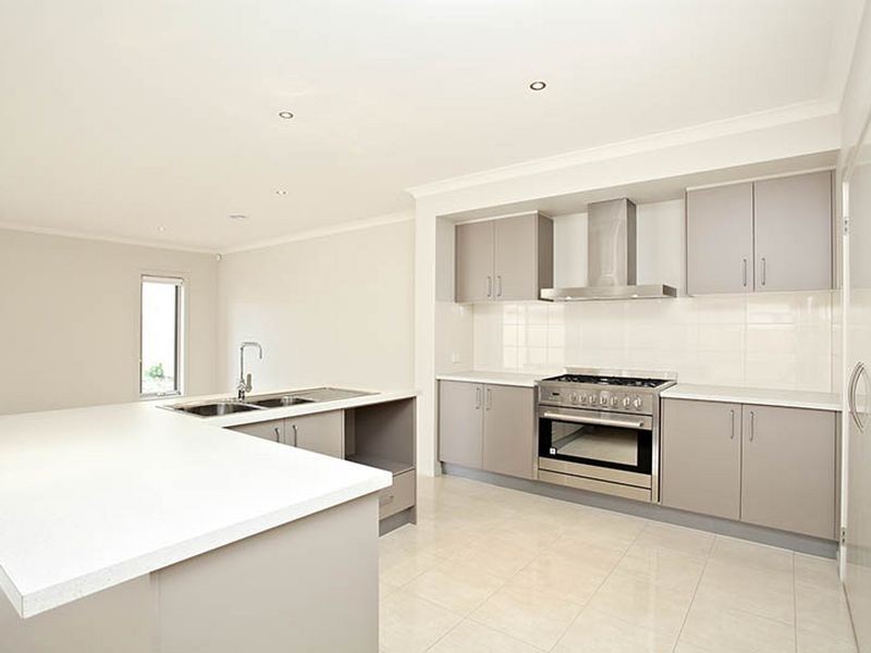 20 Maritime Circuit, Sanctuary Lakes VIC 3030