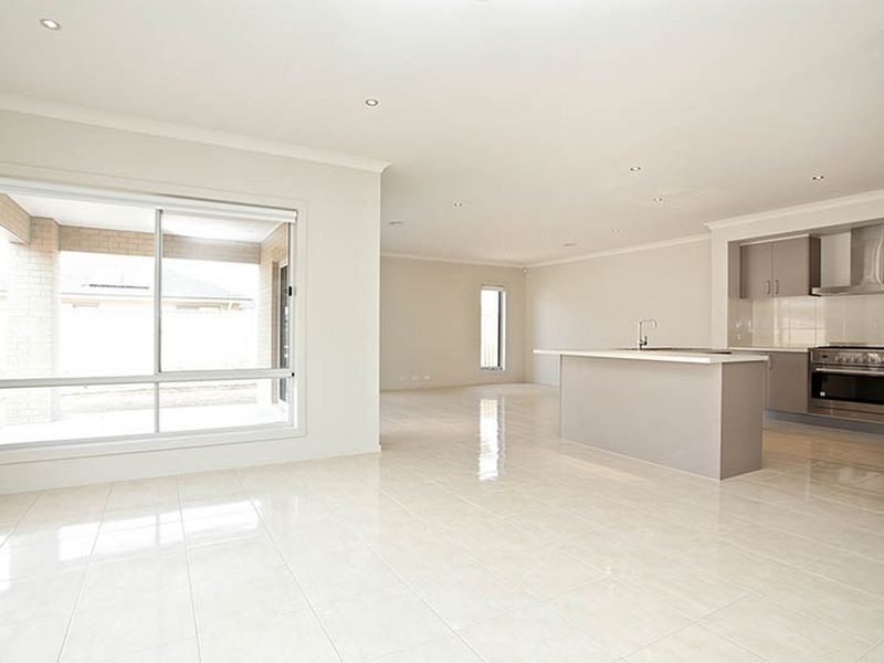 20 Maritime Circuit, Sanctuary Lakes VIC 3030