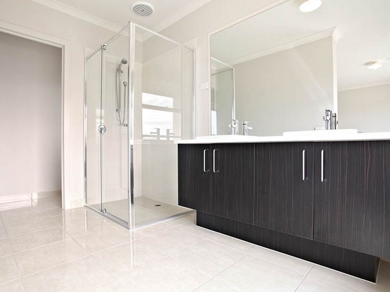20 Maritime Circuit, Sanctuary Lakes VIC 3030
