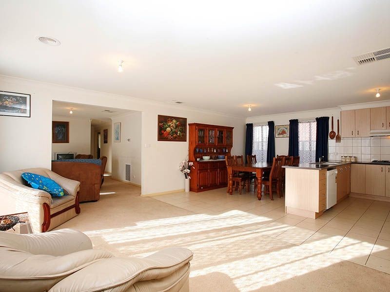 10 Waldburg Grove, Tarneit VIC 3029