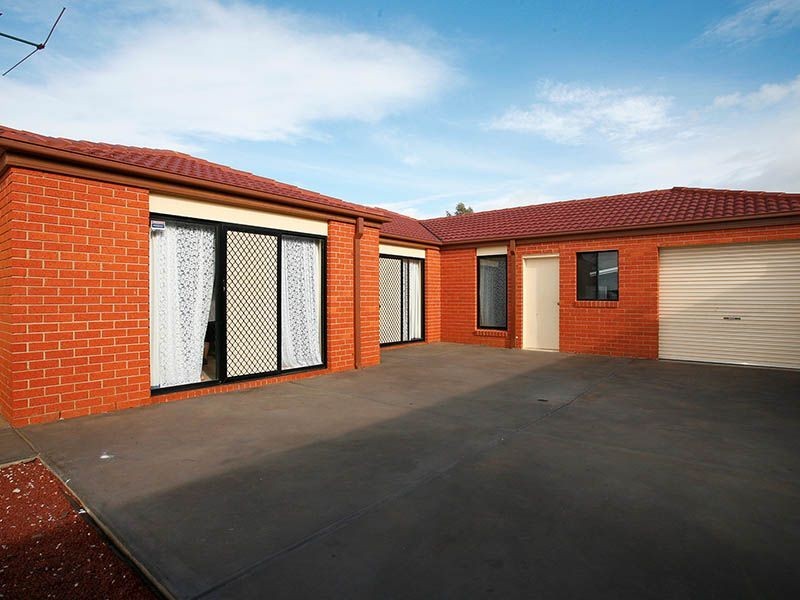 10 Waldburg Grove, Tarneit VIC 3029