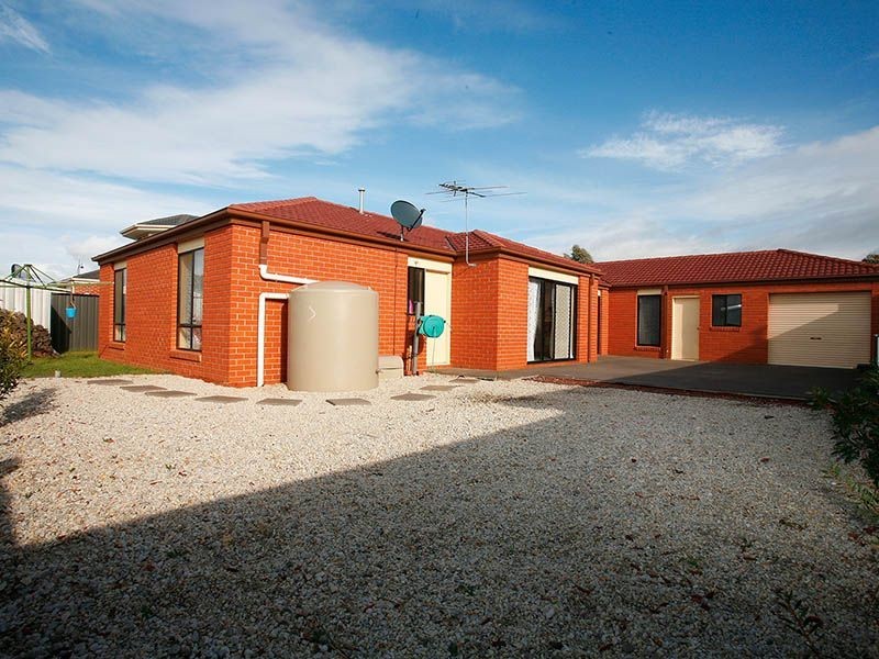 10 Waldburg Grove, Tarneit VIC 3029