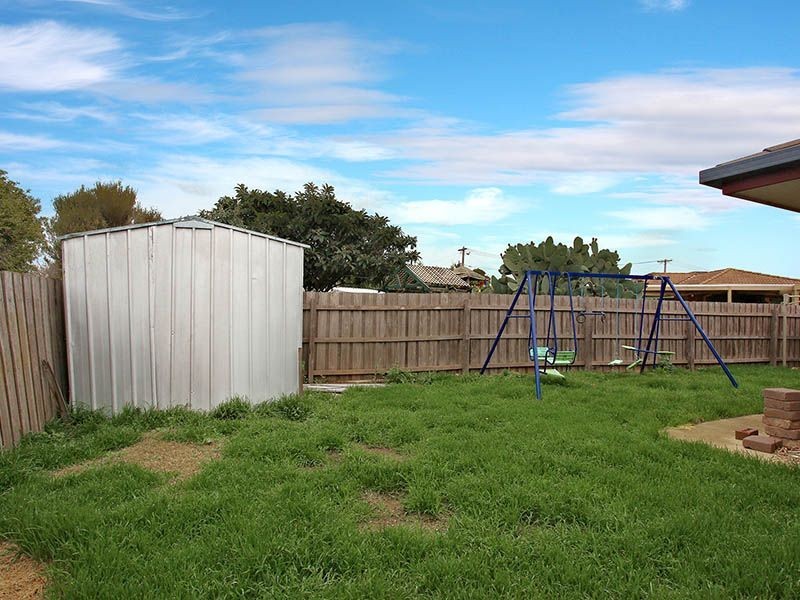 2/58 Oriole Drive, Werribee VIC 3030