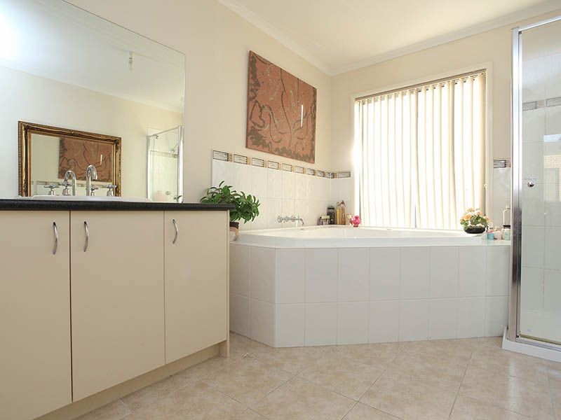 11 Waterways Boulevard, Williams Landing VIC 3027