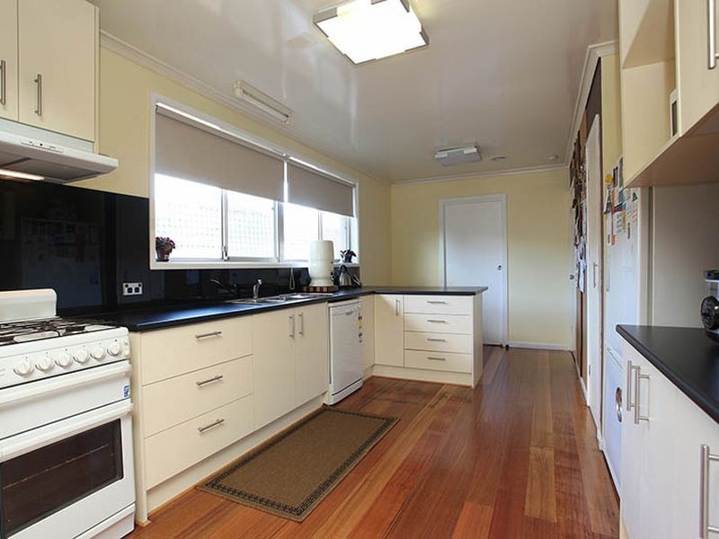 30 Strathmore Crescent, Hoppers Crossing VIC 3029