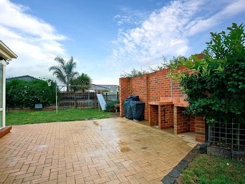 31 Grant Avenue, Werribee VIC 3030