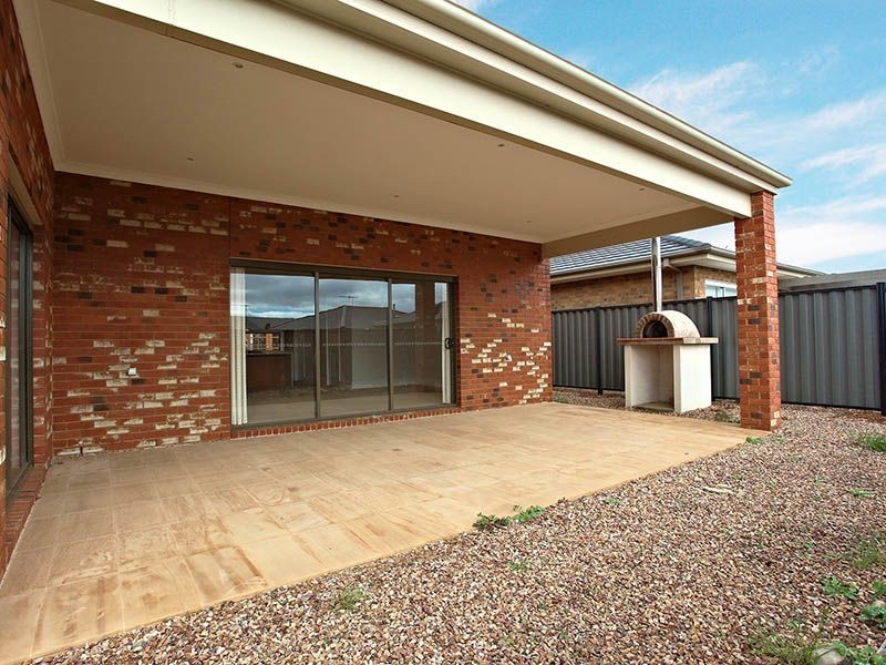 4 Hummingbird Boulevard, Tarneit VIC 3029