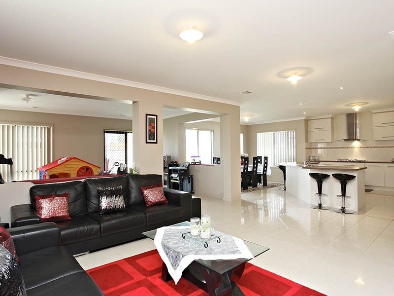 2 West End Place, Tarneit VIC 3029