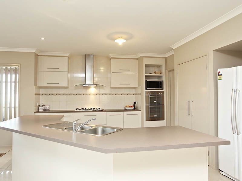 2 West End Place, Tarneit VIC 3029