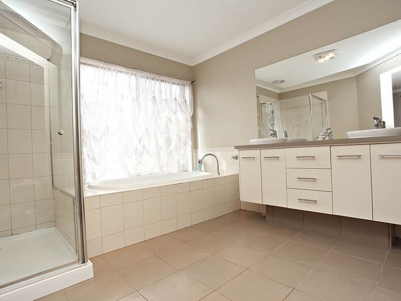 2 West End Place, Tarneit VIC 3029