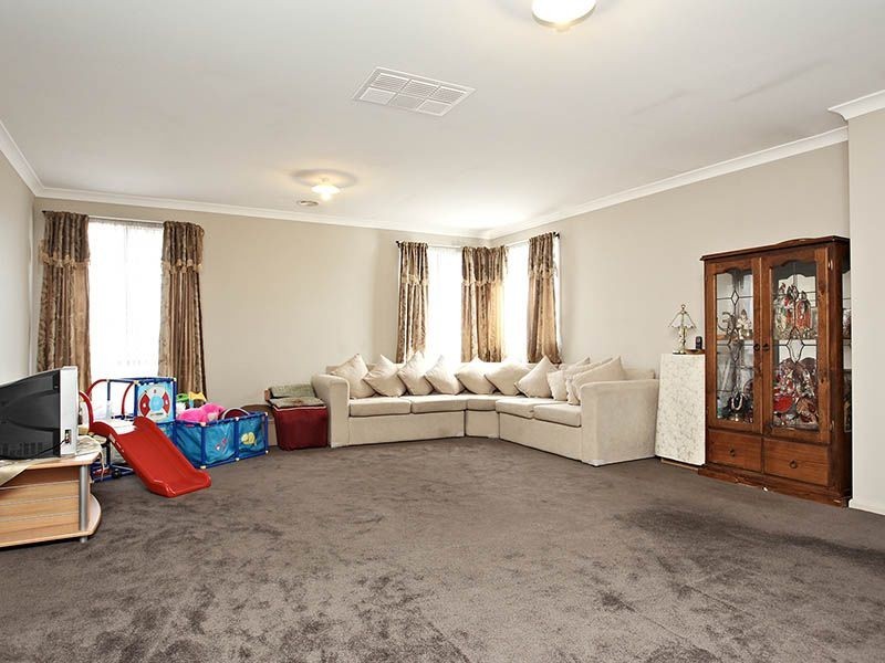 2 West End Place, Tarneit VIC 3029